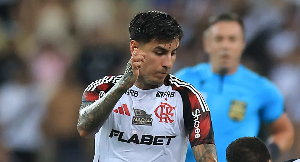Pulgar, volante do Flamengo em partida pelo campeonato brasileiro (Foto: Buda Mendes/Getty Images)