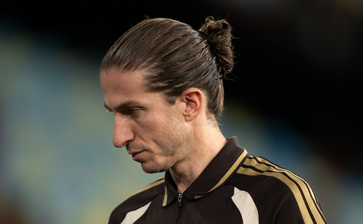 Filipe Luis destaca foco total em melhora da fase do Flamengo, e descarta curtição no Carnaval
