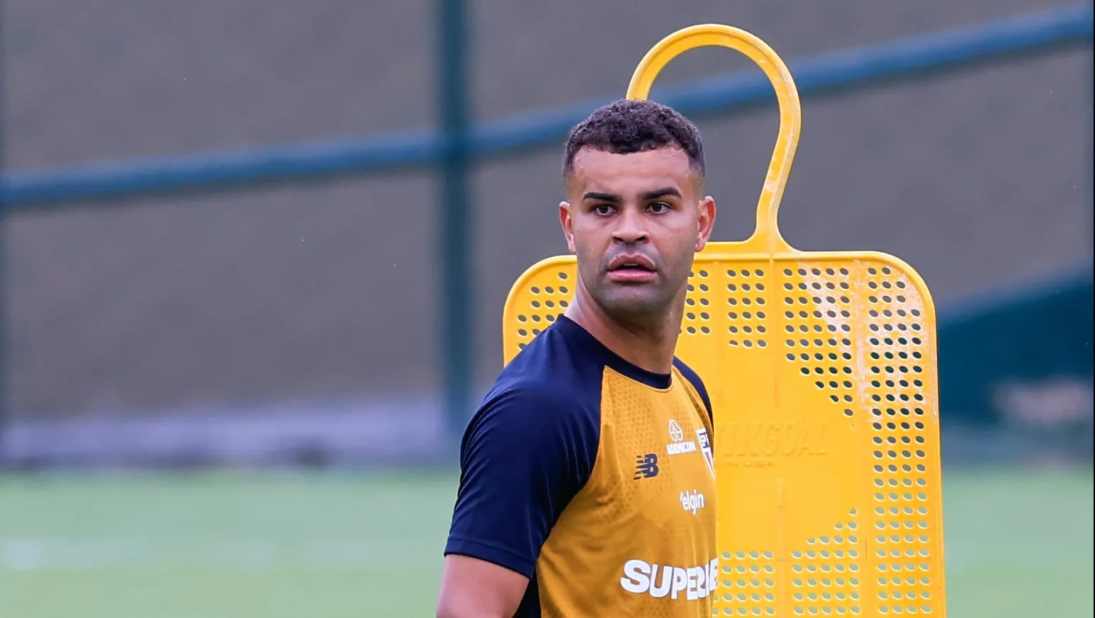 SP – SAO PAULO – 30/01/2026 – SAO PAULO, TREINO – Alison jogador do Sao Paulo durante treino no Centro de Treinamento CT Barra Funda. Foto: Marcello Zambrana/AGIF