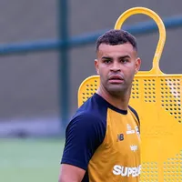 São Paulo quer negociar Alisson para reduzir custos