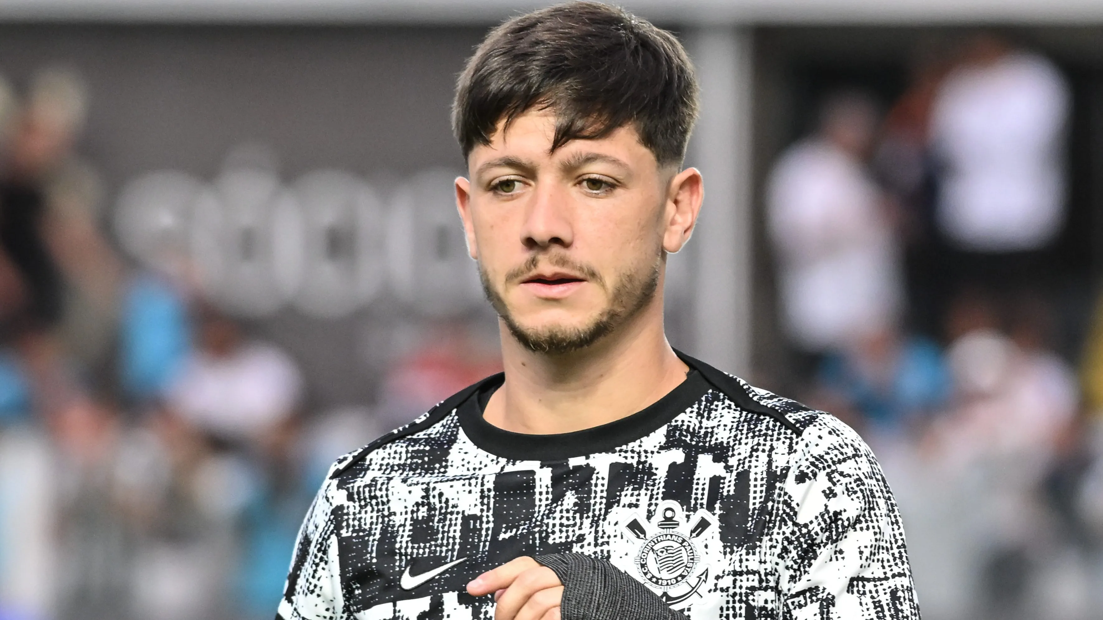 Rodrigo Garro vem iniciando as partidas no banco de reservas - Foto: Jota Erre/AGIF.