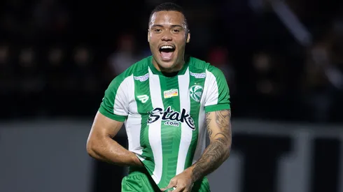 Luís Mandaca é um dos alvos do Internacional – Foto: Fabio Moreira Pinto/AGIF
