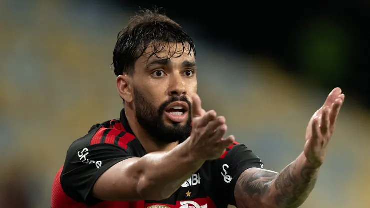 Lucas Paqueta jogador do Flamengo reclama com a arbitragem durante partida contra o Sampaio Correa no estadio Maracana pelo campeonato Carioca 2026.