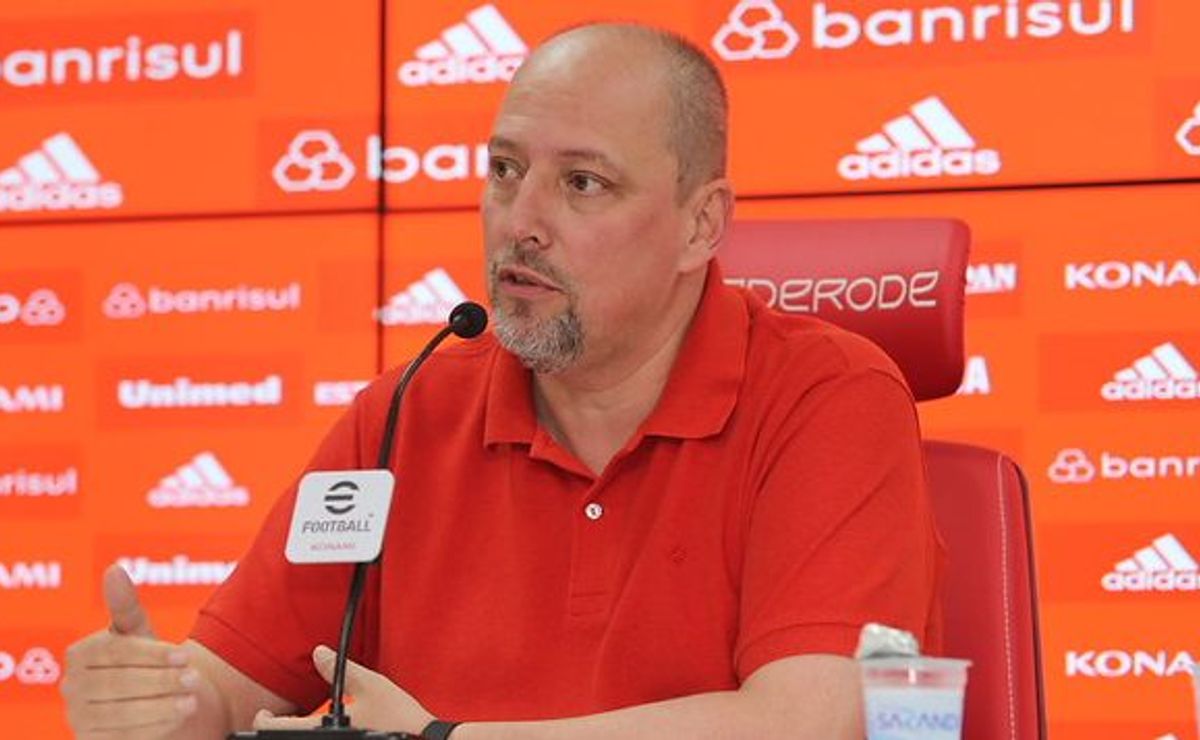 Internacional trava negociação por reforço devido ao modelo de contrato e Cayetano Bolzán fica distante