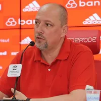 Internacional trava negociação por reforço devido ao modelo de contrato e Cayetano Bolzán fica distante