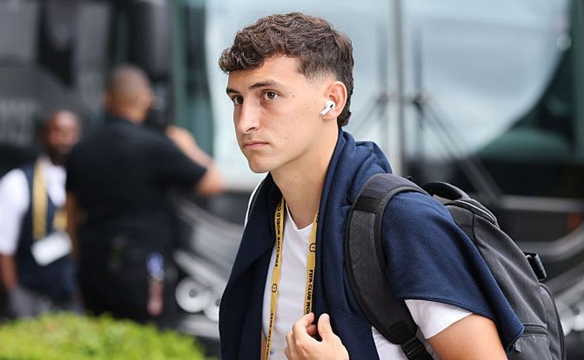 Botafogo tenta dar chapéu no Atlético-MG e fechar com o volante Tomás Pérez, do Porto