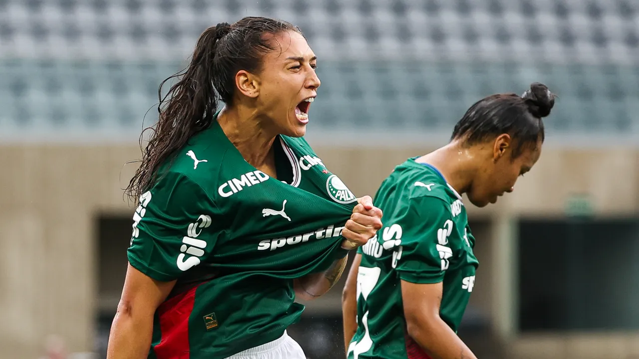 Bia Zaneratto comemora gol contra o Corinthians