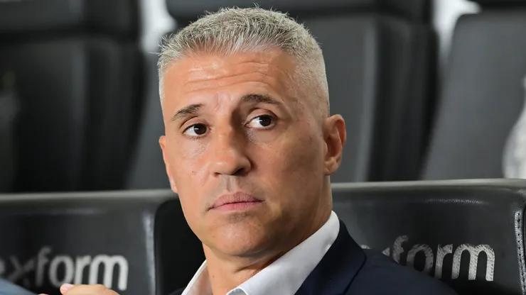 Hernan Crespo técnico do São Paulo durante partida contra o Internacional no estadio Vila Belmiro pelo campeonato Brasileiro A 2025.