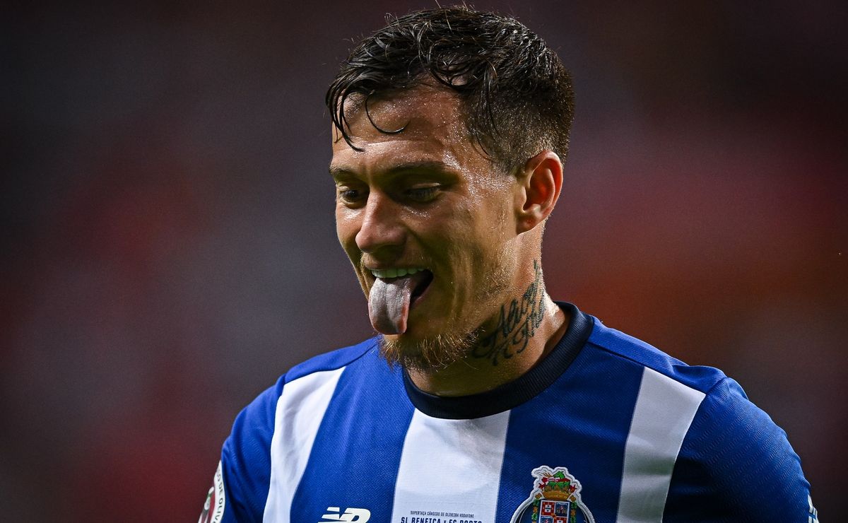 Alvo de Internacional e Corinthians, Otávio irá permanecer no futebol árabe, segundo Jorge Nicola