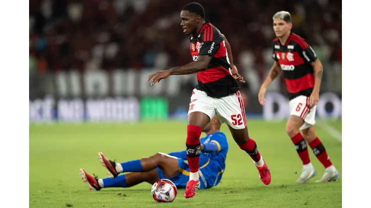 RJ - RIO DE JANEIRO - 07/02/2026 - CARIOCA 2026, FLAMENGO X SAMPAIO CORREA - Evertton Araujo jogador do Flamengo durante partida contra o Sampaio Correa no estadio Maracana pelo campeonato Carioca 2026. Foto: Jorge Rodrigues/AGIF