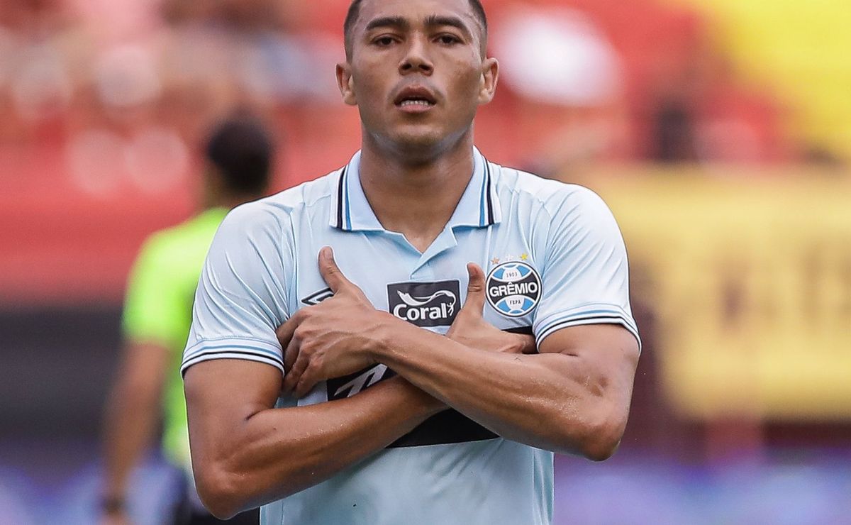 Carlos Vinícius revela procura do São Paulo e outros clubes antes de fechar com o Grêmio