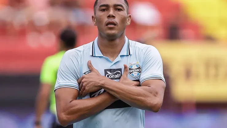 Carlos Vinícius revela procura do São Paulo e outros clubes antes de fechar com o Grêmio - Rafael VieiraAGIF