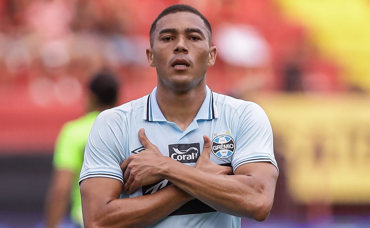 Carlos Vinícius confirma contato feito para jogar pelo Corinthians antes de assinar vínculo no Grêmio