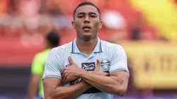 Carlos Vinícius confirma contato do Corinthians.