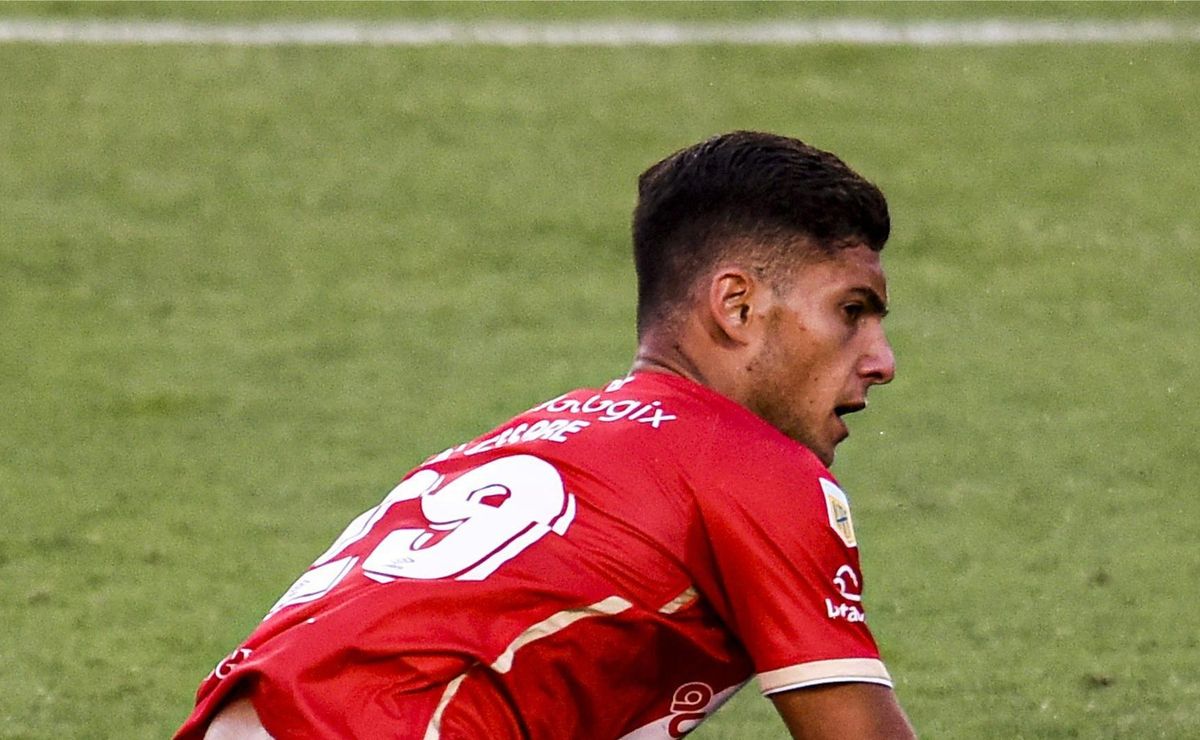 Vojvoda deve aprovar contratação de Di Cesare e Racing pede ao Santos R$ 28 milhões