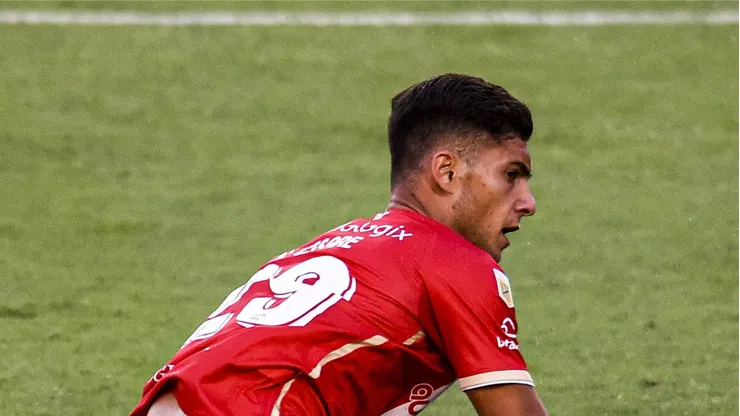 Di Cesare em campo pelo Argentinos Juniors, clube que ele defendeu no passado. Foto: Marcelo Endelli/Getty Images.