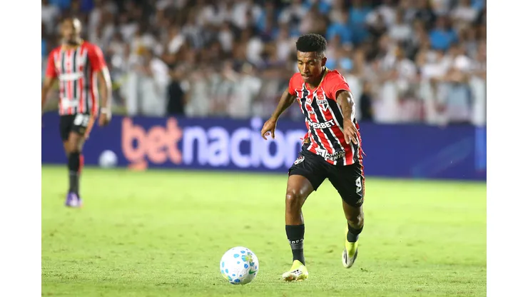 SP - SANTOS - 04/02/2026 - BRASILEIRO A 2026, SANTOS X SAO PAULO - Marcos Antonio jogador do Sao Paulo durante partida contra o Santos no estadio Vila Belmiro pelo campeonato Brasileiro A 2026. Foto: Mauricio De Souza/AGIF