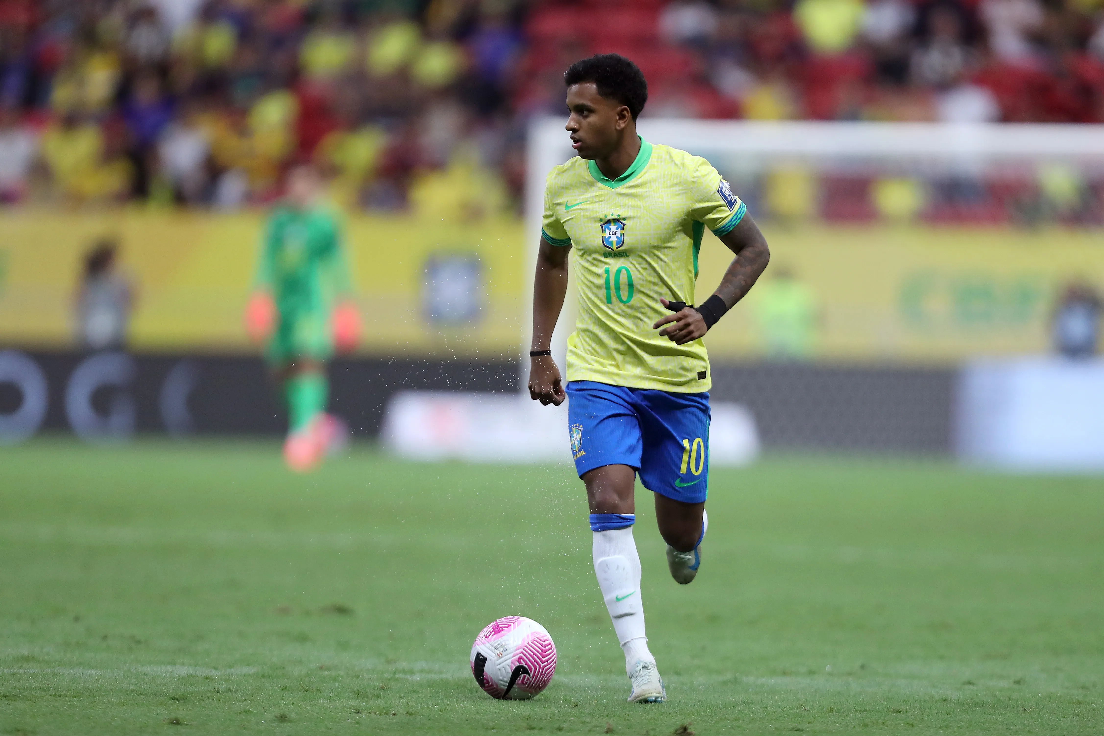 Rodrygo durante partida pela Seleção Brasileira. Wagner Meier/Getty Images
