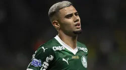 Andreas Pereira foi flagrado "estragando" o gramado.