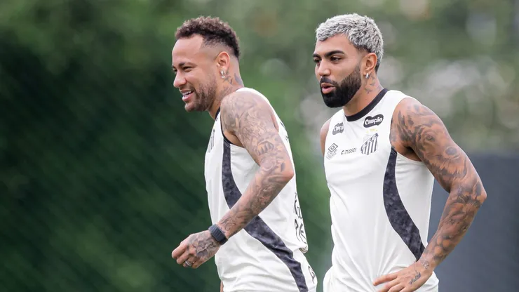 Neymar e Gabigol estão fora contra o Athletico-PR por causa do gramado sintético em Curitiba - Foto: Raul Baretta/Santos FC