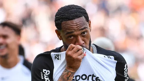 José Martínez se apresentou ao Corinthians após mais de um mês de férias e lesão no LCA de joelho
