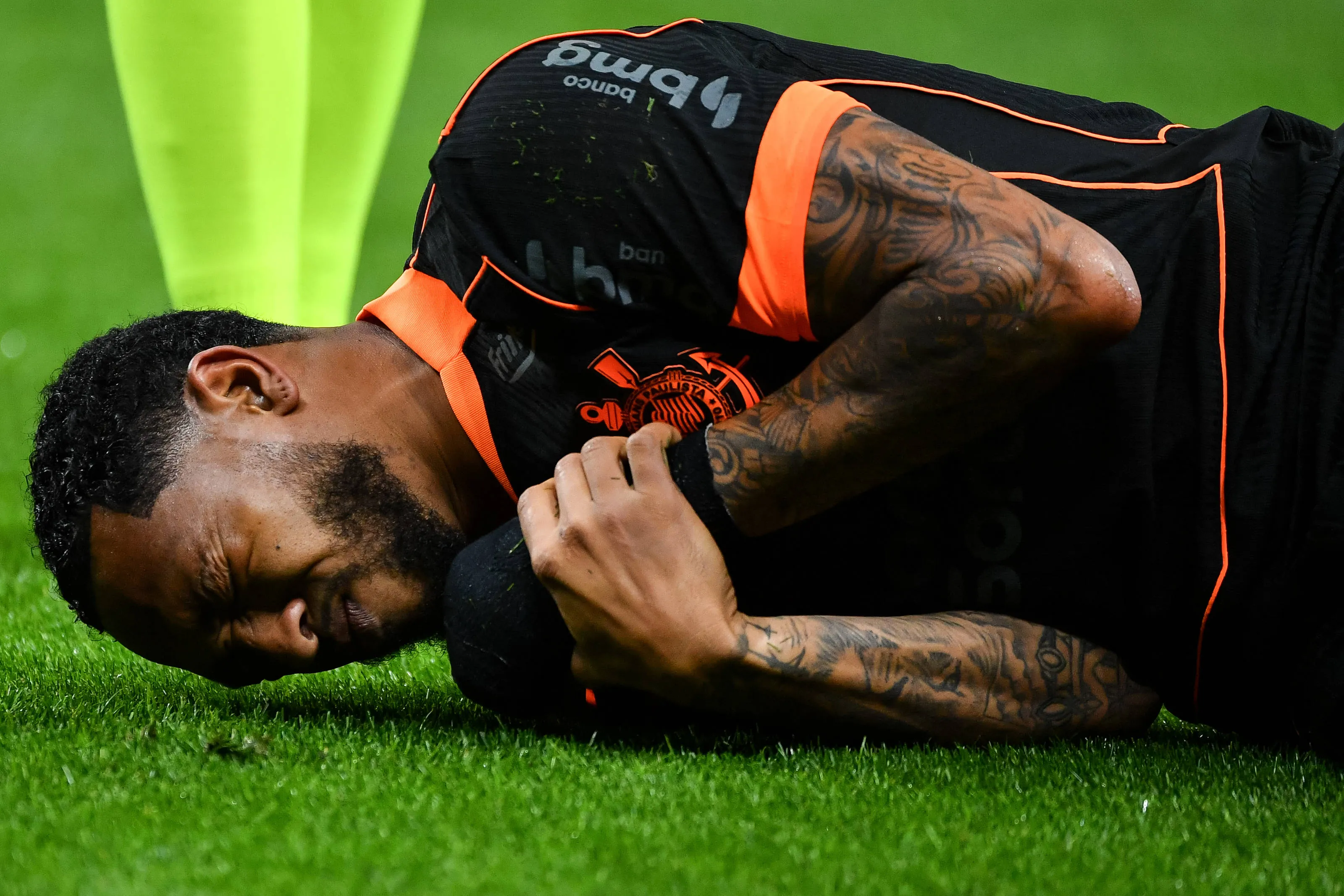 Martínez se apresentou ao Corinthians com rompimento do LCA de joelho e terá que operar – Foto: Roberto Casimiro/Fotoarena