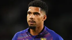 Ronald Araújo, zagueiro do Barcelona em partida pelo campeonato espanhol (Foto: Alex Caparros/Getty Images)