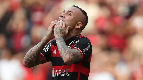 Éverton Cebolinha, atacante do Flamengo em partida pelo campeonato brasileiro (Foto: Wagner Meier/Getty Images)