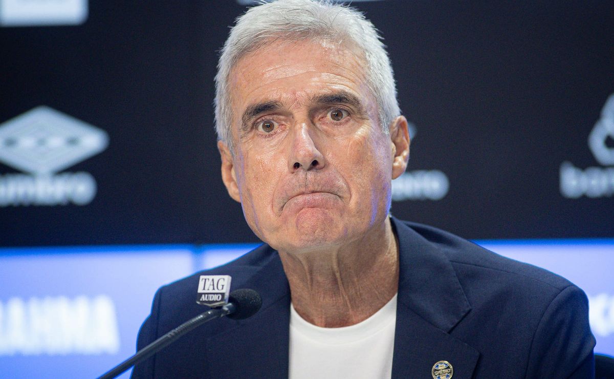 Luís Castro pede e Grêmio busca meia, atacante e lateral-direito no mercado da bola