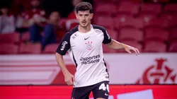 Hugo com a camisa do Corinthians. Foto: Rodrigo Coca/Corinthians
