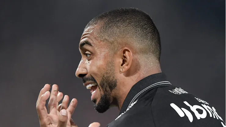 Paulo Henrique perde espaço na Seleção.