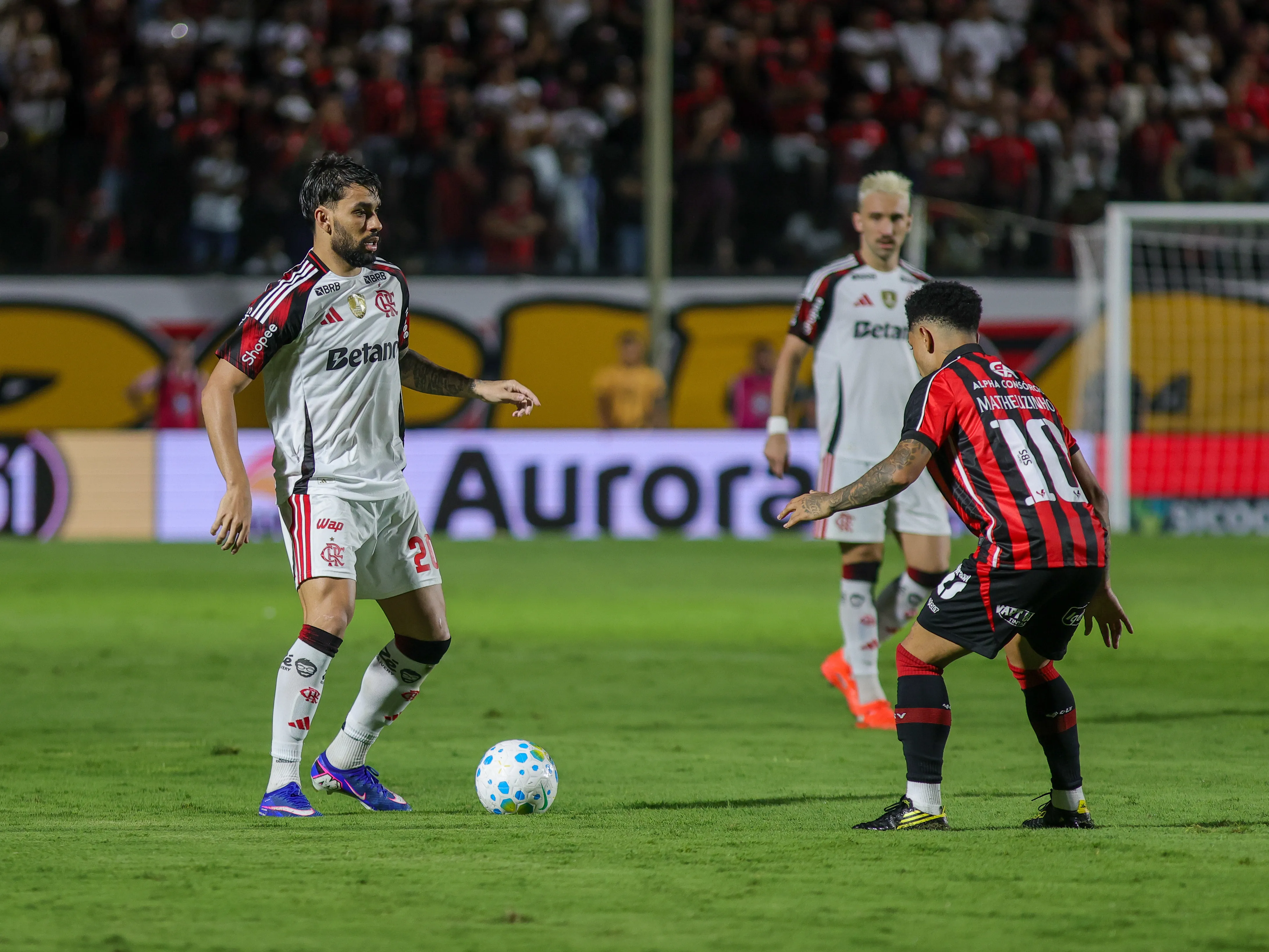 Paquetá passa em branco em Vitória x Flamengo. Foto: Marcio Jose/AGIF