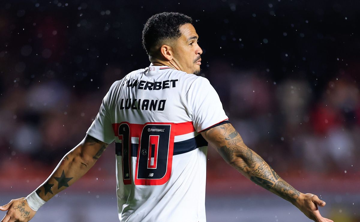 Luciano perde gol inacreditável após troca de passes em São Paulo x Grêmio, e expõe jogo rápido de Crespo