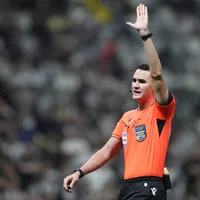 Árbitro Matheus Delgado Candançan causa polêmica em Atlético-MG x Remo