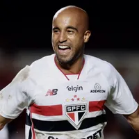 São Paulo abre placar com pênalti de Lucas Moura