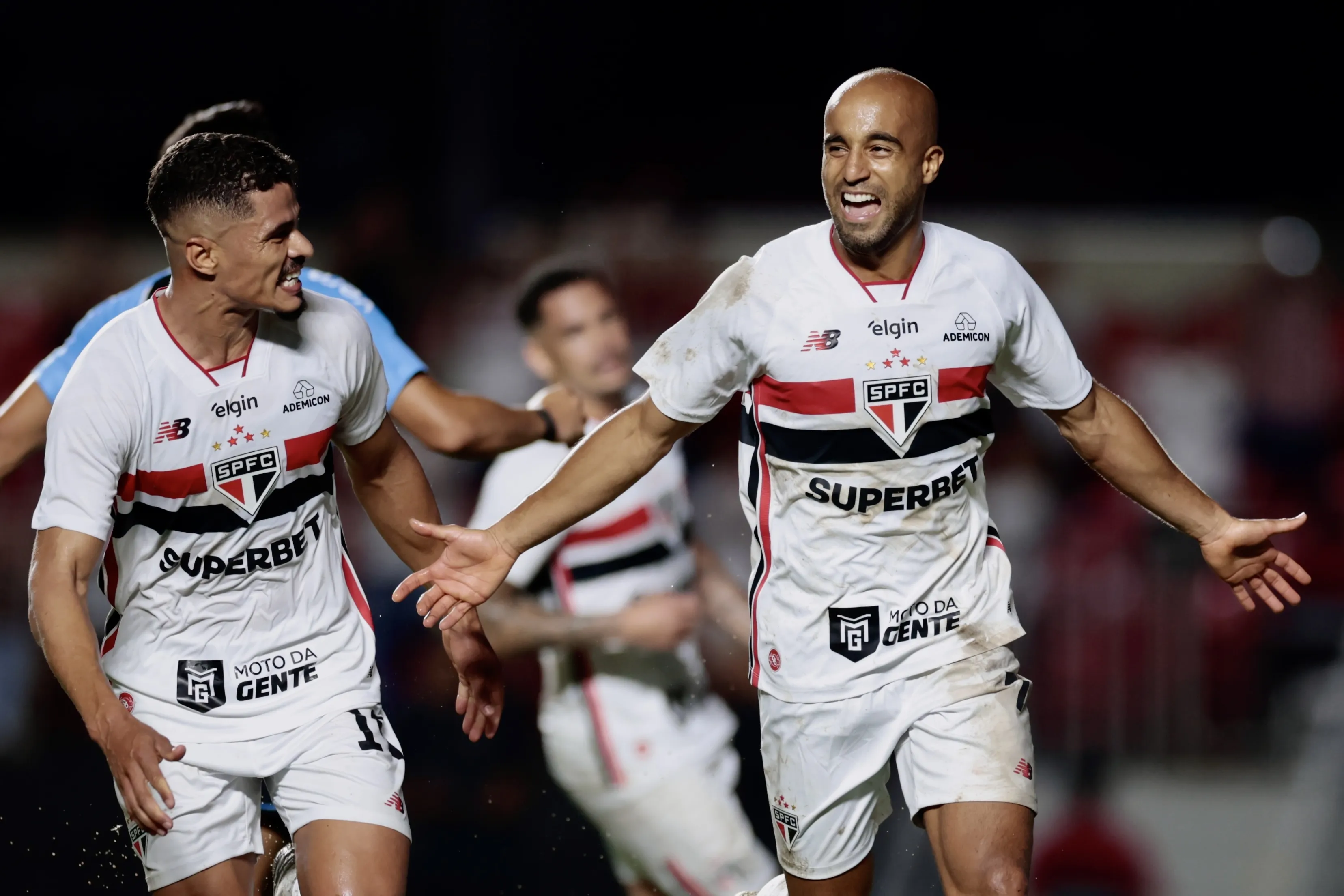 Lucas marcou de pênalti para abrir o placar no Morumbis. Foto: Marcello Zambrana/AGIF