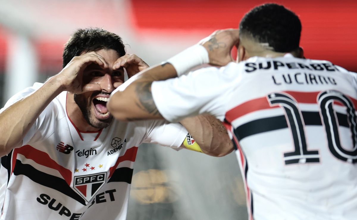 Lucas e Calleri resolvem e São Paulo vence o Grêmio para “dormir” na liderança do Brasileirão