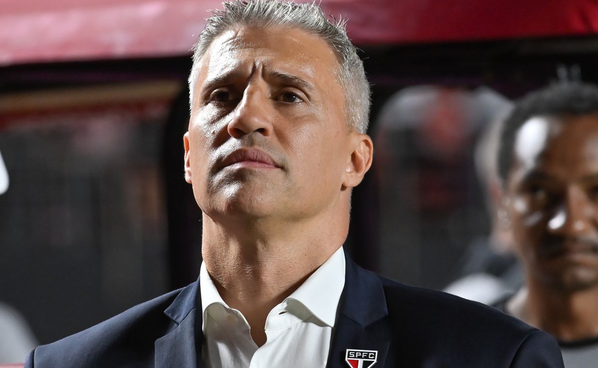 Hernán Crespo surpreende após treinar equipe para fazer troca de passes com maestria