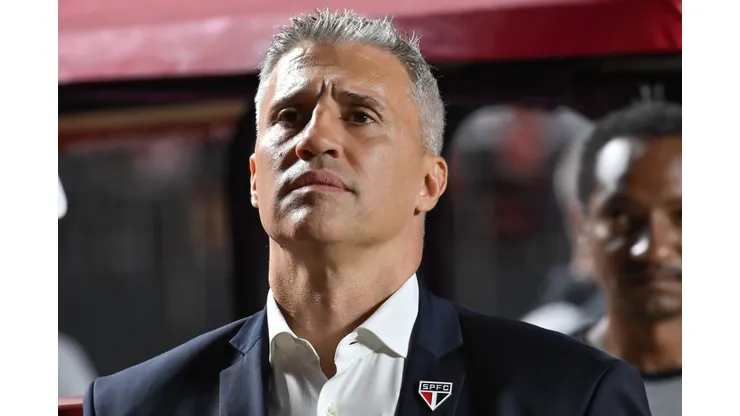 Hernan Crespo tecnico do Sao Paulo durante partida contra o Gremio no estadio Morumbi pelo campeonato Brasileiro A 2026. Foto: Jota Erre/AGIF