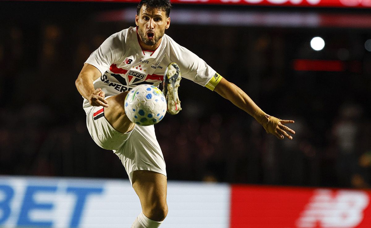 São Paulo vence o Grêmio, tem pênalti defendido e amplia sequência invicta