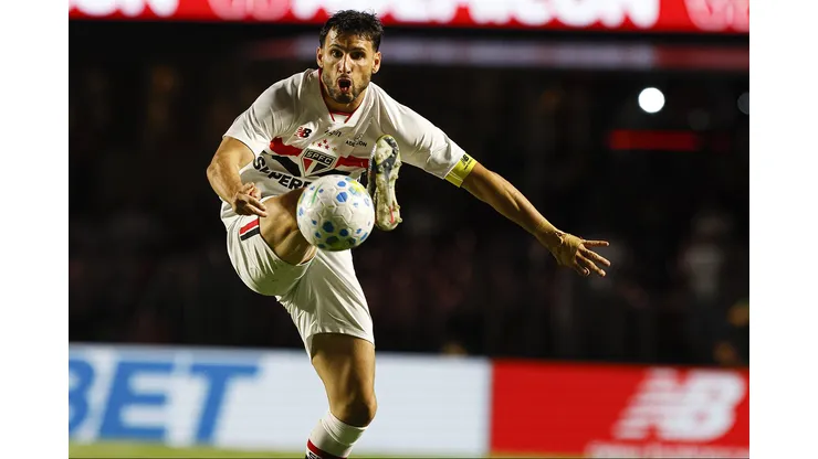 Calleri, atacante do São Paulo em partida pelo campeonato brasileiro (Foto: Rubens Chiri e Paulo Pinto/Saopaulofc.net)