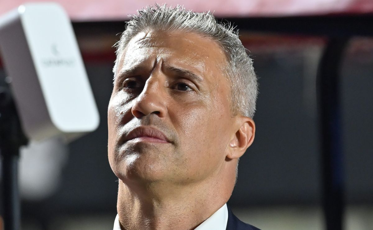 Após vencer o Grêmio, Hernán Crespo afirma que São Paulo poderia ter vencido por mais gols