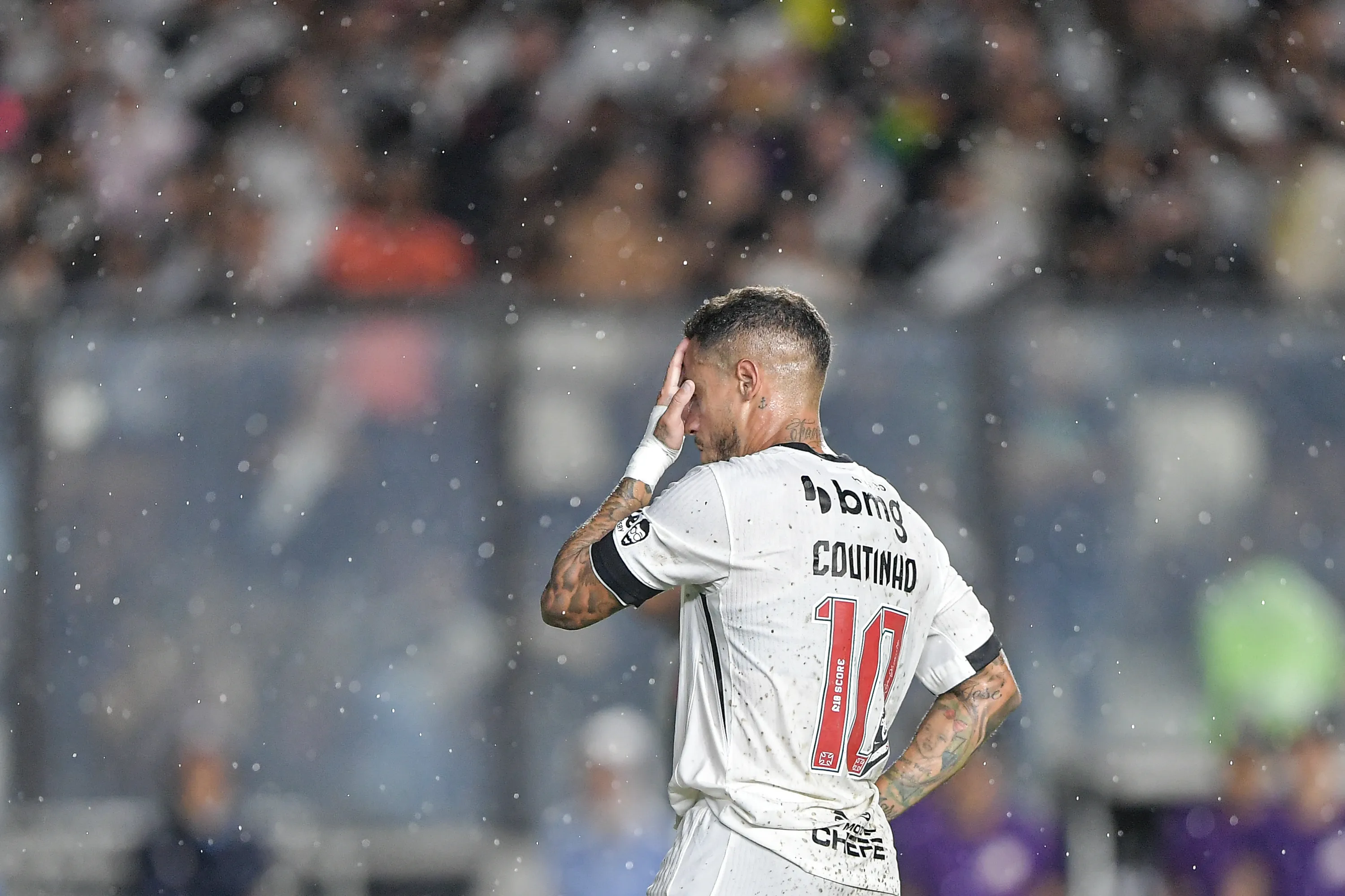 Coutinho saiu vaiado em derrota do Vasco para o Bahia. Foto: Thiago Ribeiro/AGIF