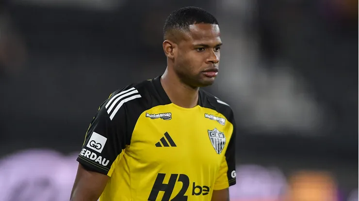Junior Santos jogador do Atlético-MG durante aquecimento antes da partida contra o Botafogo no estádio Engenhão pelo campeonato Brasileiro A 2025.