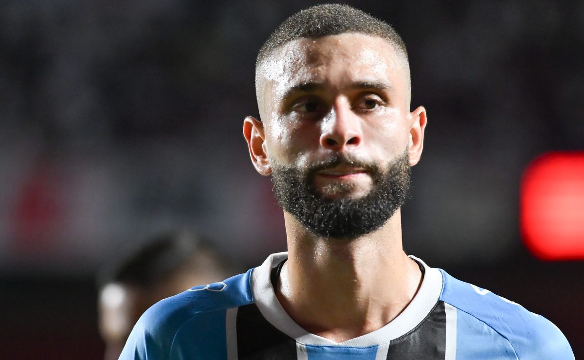 Grêmio barra saída de Wagner Leonardo para clubes brasileiros e Luís Castro garante permanência do zagueiro