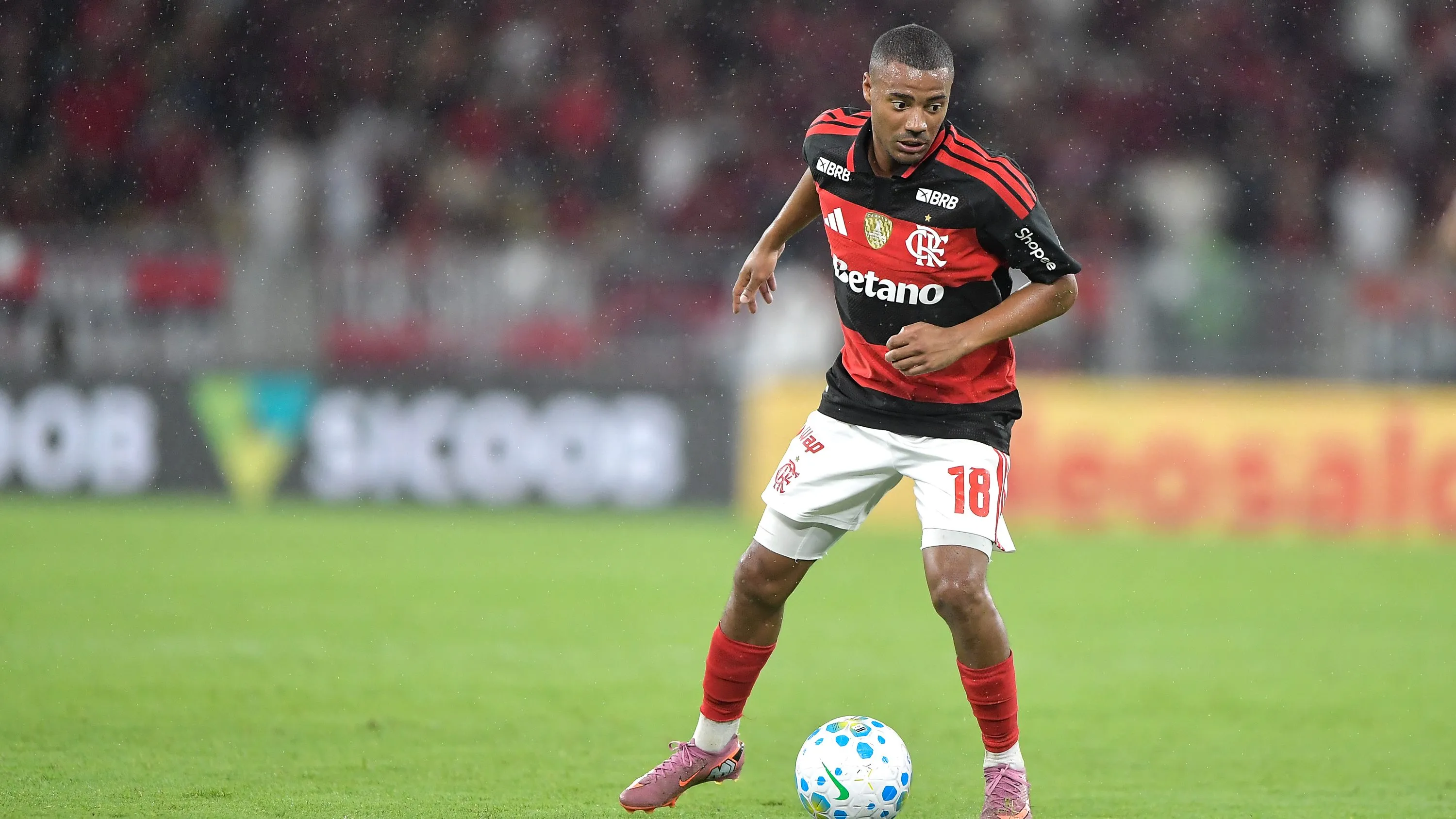 RJ – RIO DE JANEIRO – 04/02/2026 – BRASILEIRO A 2026, FLAMENGO X INTERNACIONAL – De la Cruz jogador do Flamengo durante partida contra o Internacional no estadio Maracana pelo campeonato Brasileiro A 2026. Foto: Thiago Ribeiro/AGIF