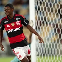 Flamengo quer aproveitar mais Douglas Telles