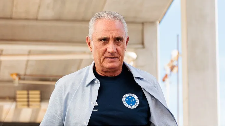 Tite técnico do Cruzeiro chegando em Mirassol para a última partida