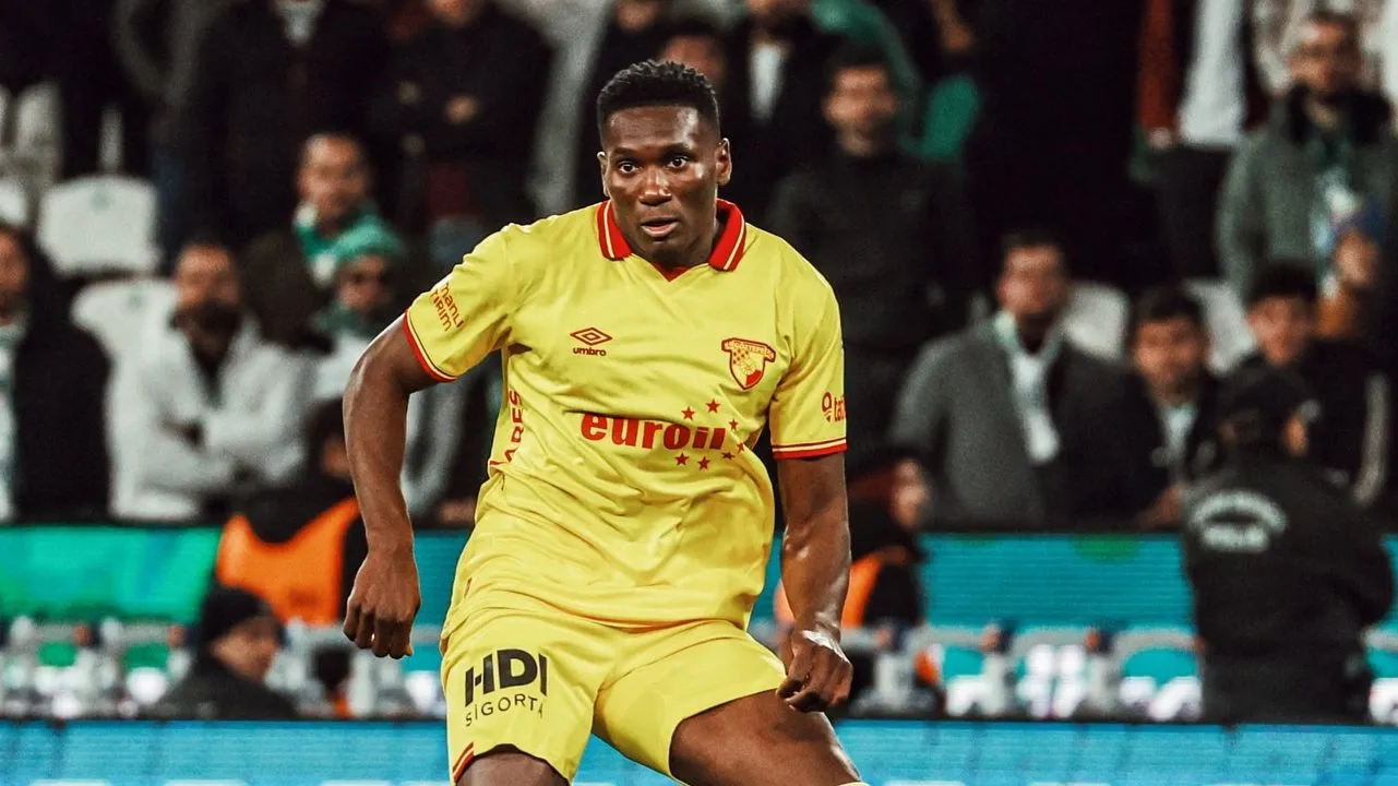 Héliton, zagueiro brasileiro no Göztepe. Foto: Divulgação/Göztepe