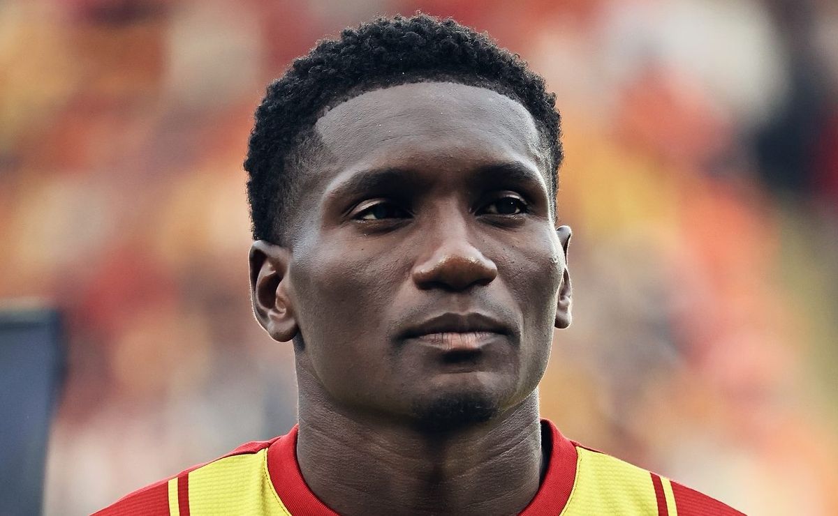 Brasileiro Héliton supera zagueiros de gigantes europeus e tem a menor média de gols sofridos